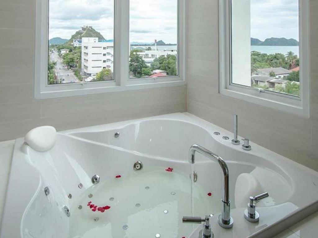 Prachuap Grand Hotel Prachuap Khiri Khan Zewnętrze zdjęcie